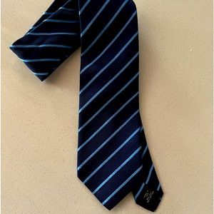 Banana republic tie. Very sharp!